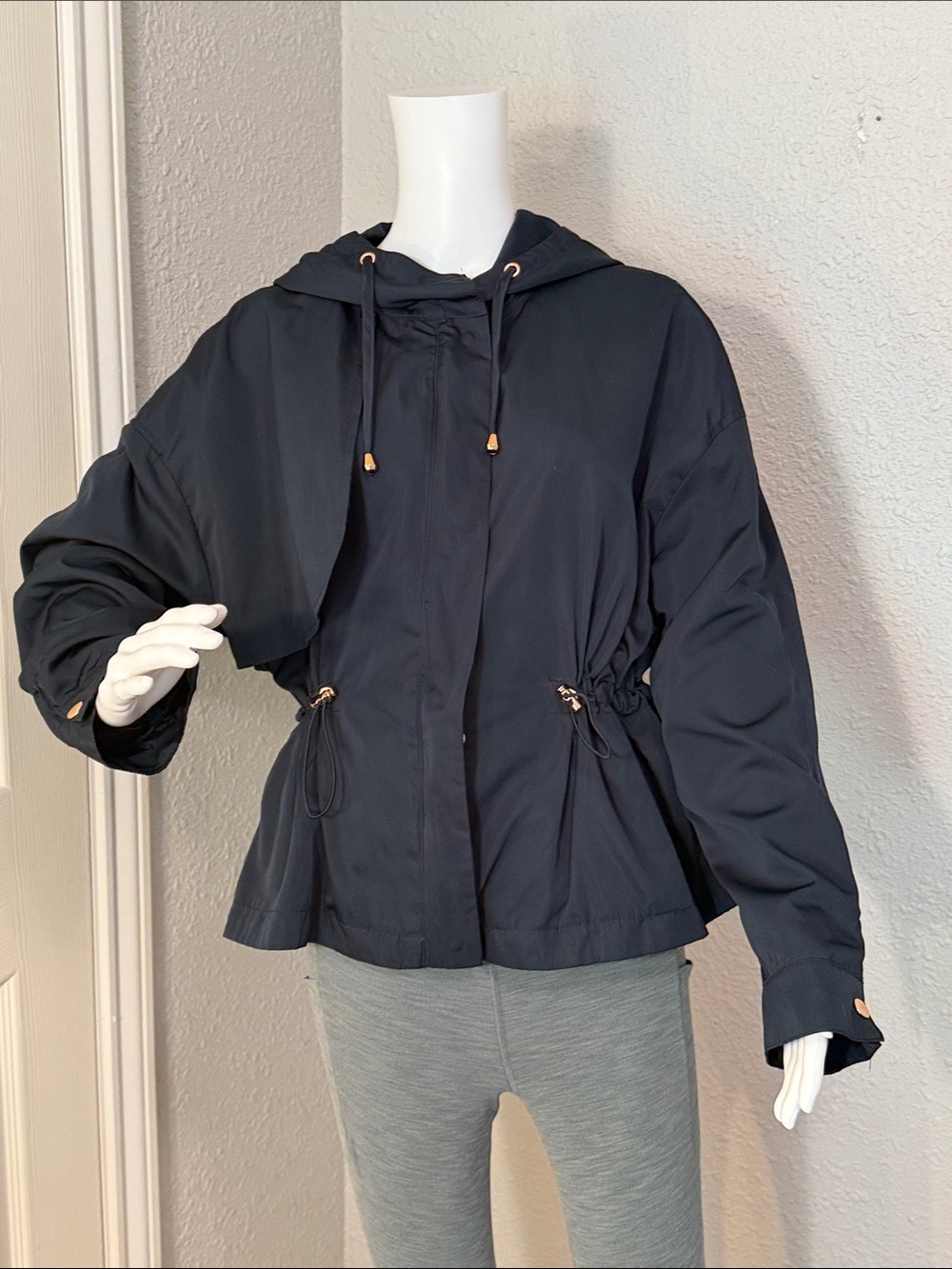 NEW CAVLINI Sz XL Lightweight Navy hooded jacket w/ front/back storm flap